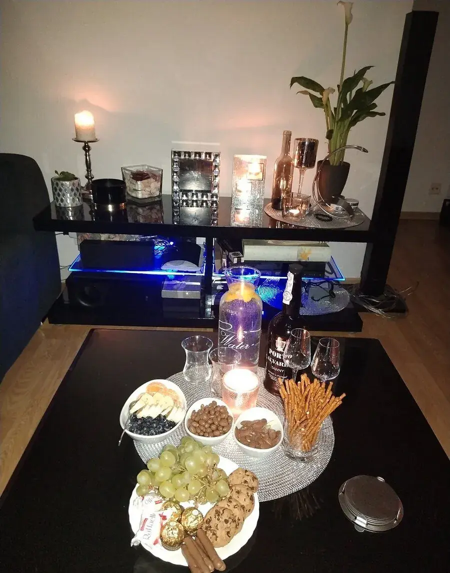 Tv stolek s led podsvícení