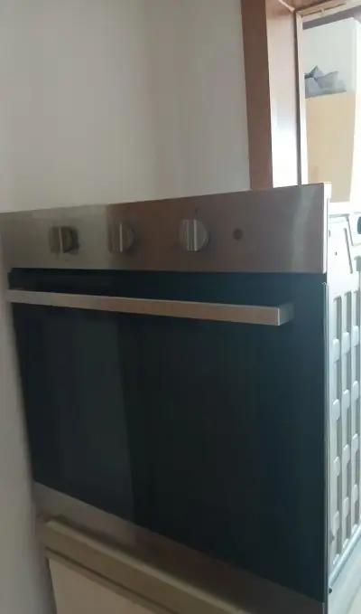 Vestavnou troubu INDESIT