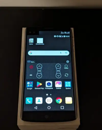 LG V10 s IR ovládáním, funkční, občas se vypne, s krabicí
