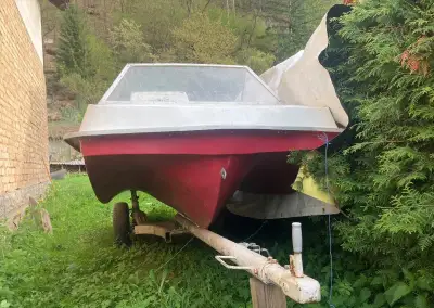 Laminátový motorový člun s jet pohonem 115hp