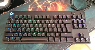 Mechanická drátová klávesnice Logitech G PRO