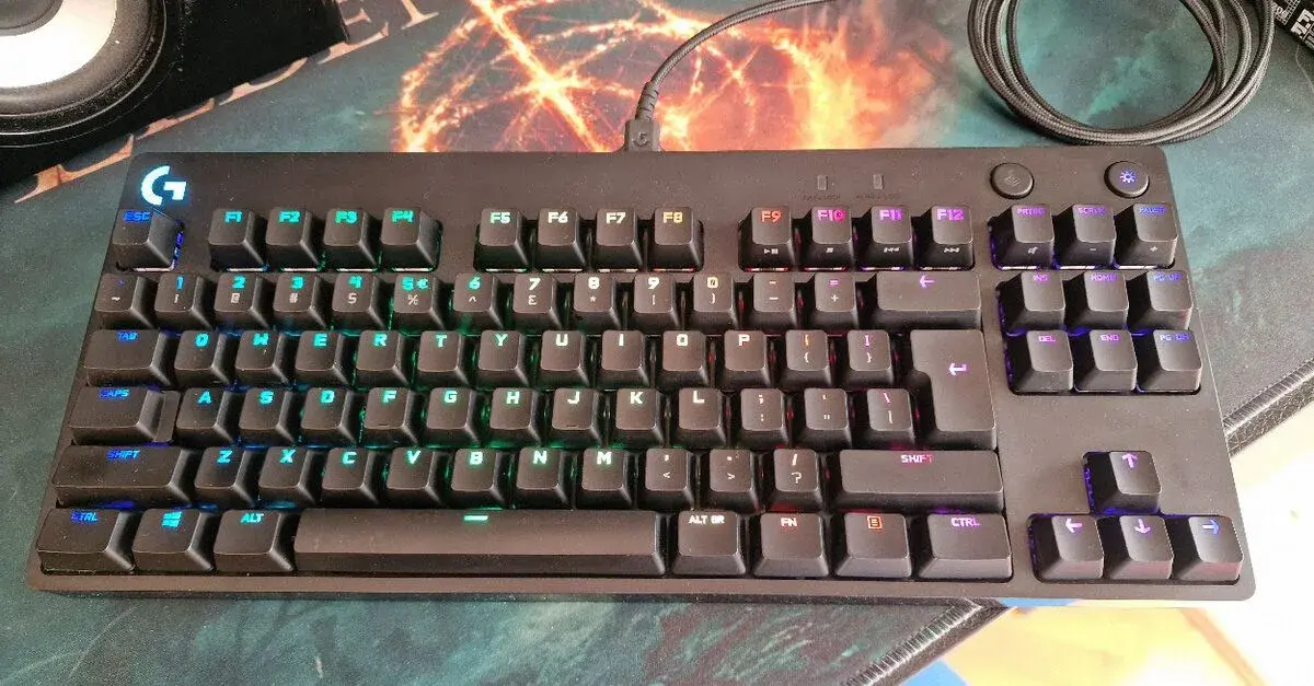 Mechanická drátová klávesnice Logitech G PRO