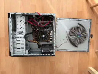 Skříň na PC 500W s MB a chladičem