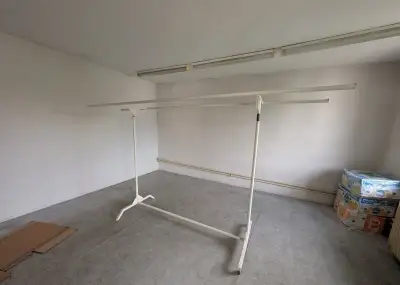 Věšák na kabáty či kostýmy, délka 2x 3 metry