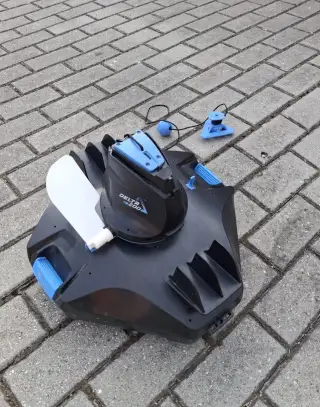 Bazénový vysavač aku