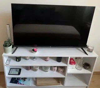Televize UD 43U6210 43” 4K Smart TV + bílý TV stolek