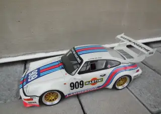 Porsche 911 RSR Martini - 1/18 GT Spirit