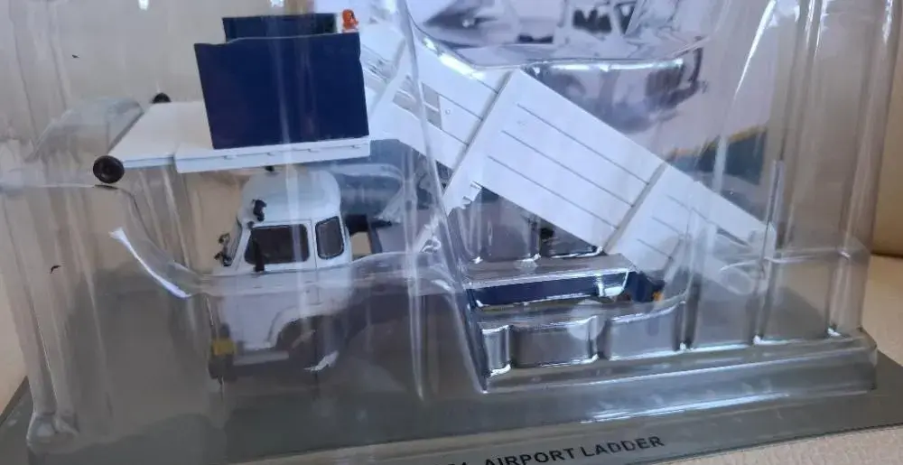Avia A31 AIRPORT LADDER De Agostini 1/43