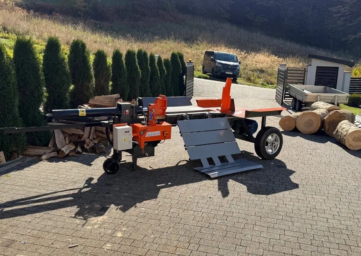 Mobilní hydraulická štípačka 30 ton