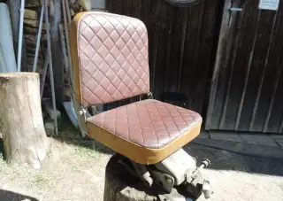 Sedačka odpružená, nastavitelná,sedadlo