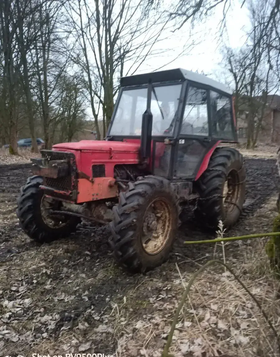 Lesní traktor Zetor 7045