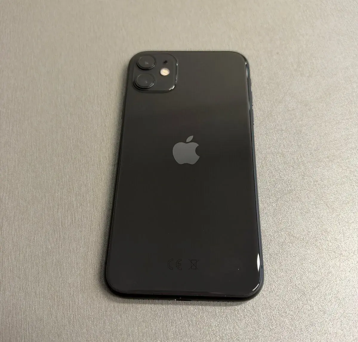 iPhone 11 128GB, pěkný stav, 12 měsíců záruka