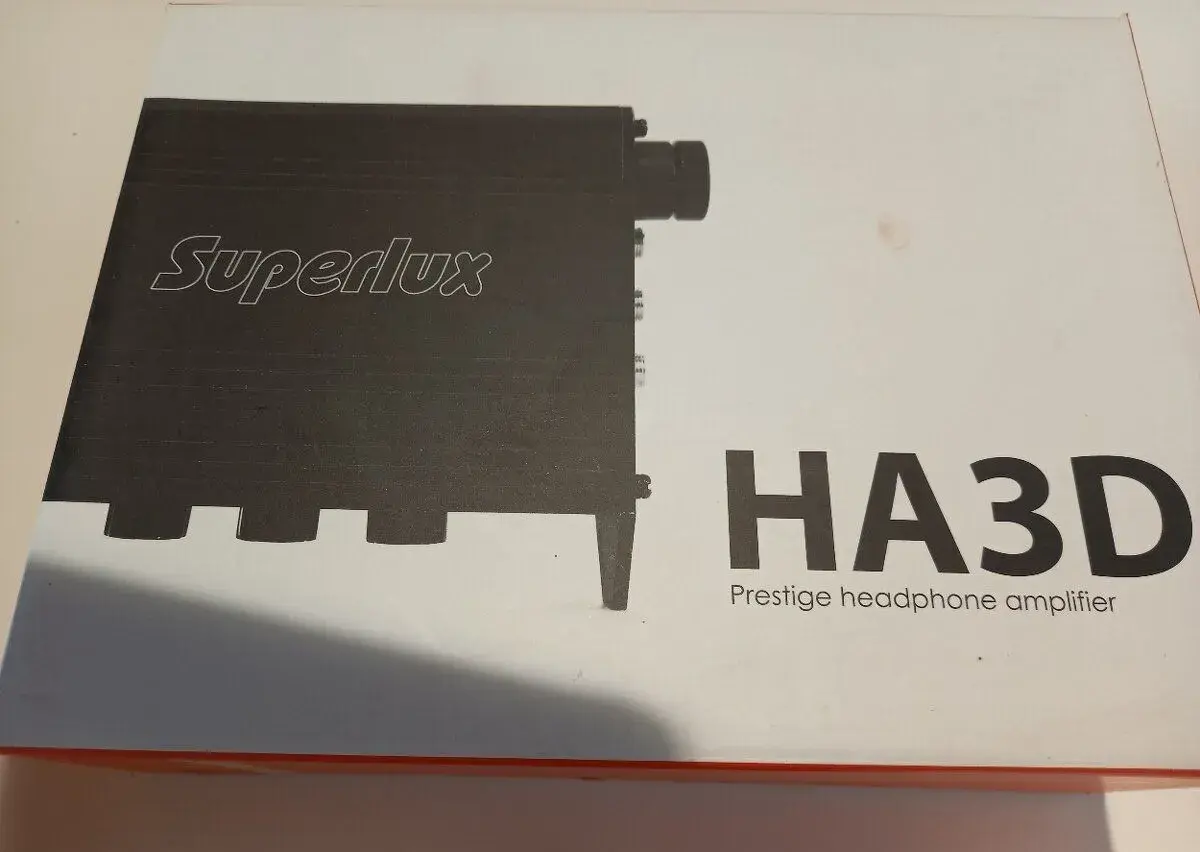 Sluchátkový zesilovač HA3D Superlux
