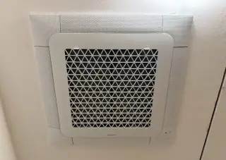 Kazetovou klimatizaci Samsung WindFree v záruce do 6/