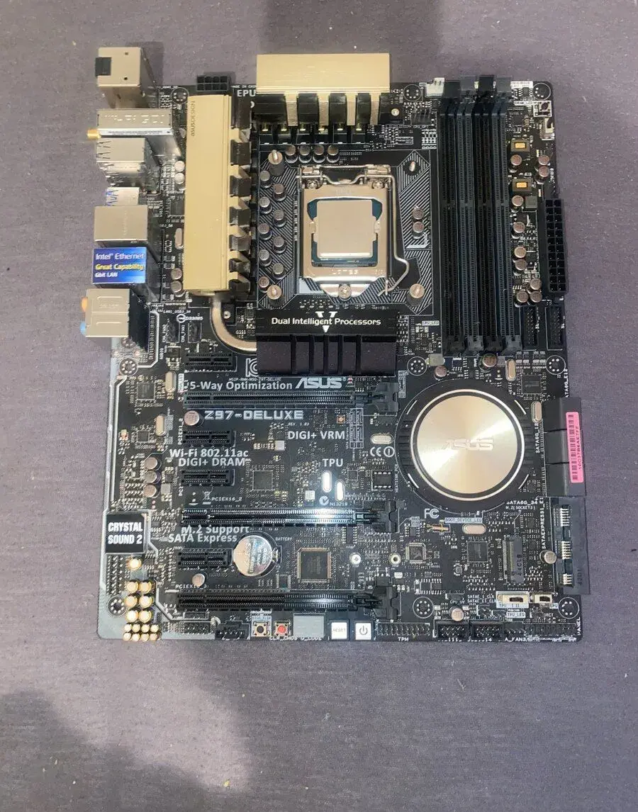 ASUS Z97-DELUXE (NFC & WLC)