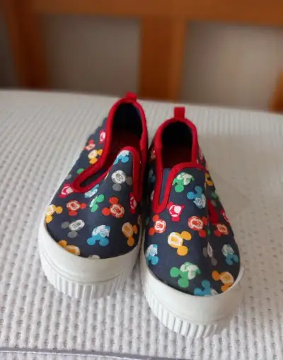 dívčí tenisky nebo cvičky