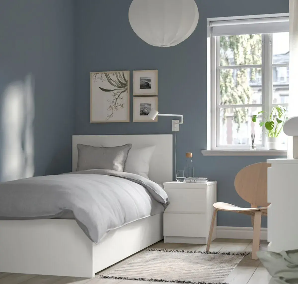 Postel IKEA MALM 90x200 cm +matrace, šuplíky, rošt