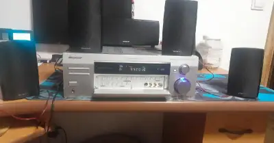 Perfektní 7.1 receiver Pioneer VSX-D812.