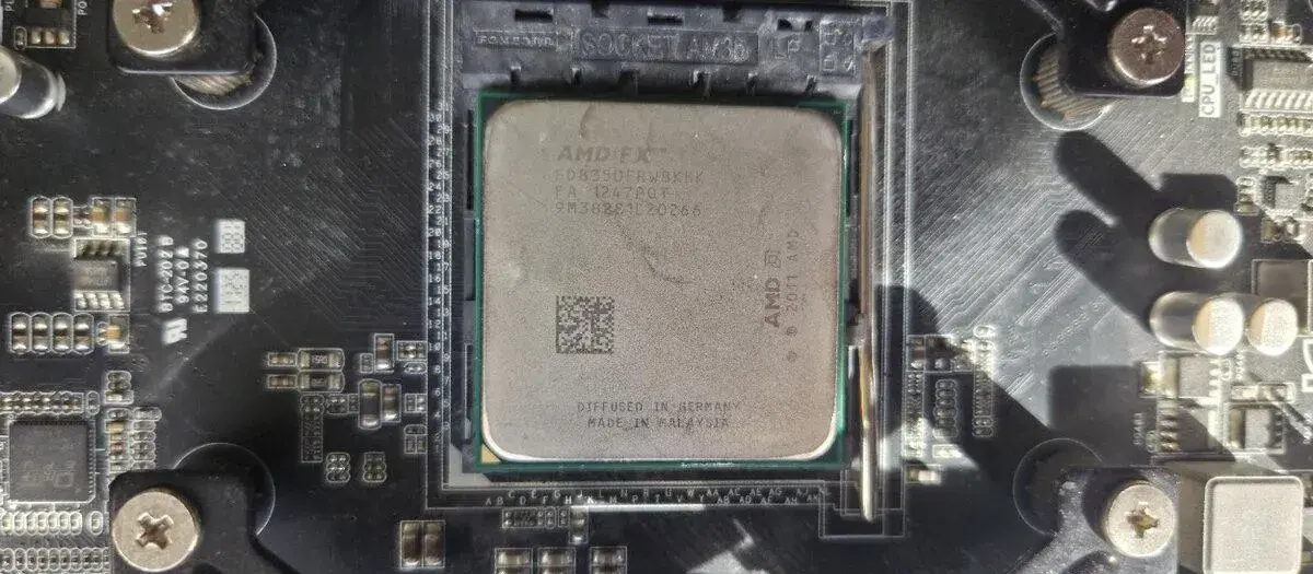 Procesor CPU – AMD FX-8350 – 8 jader / 8 vláken, 4,0 GHz