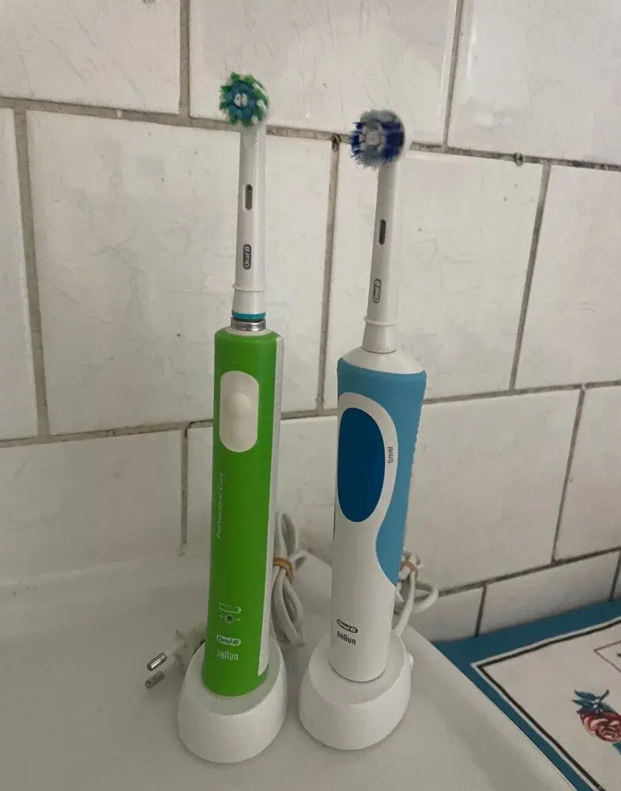 2x Elektrický kartáček Oral-B Braun