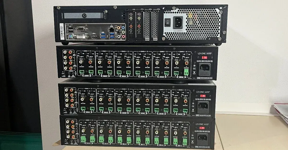 Set Loxone: 3×12-kanálový zesilovač + Music Server (na ND)