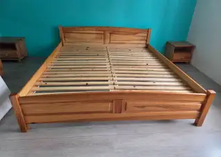 Manželská postel/ masiv