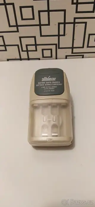 Nabíječka baterií Albinar PC-51EU