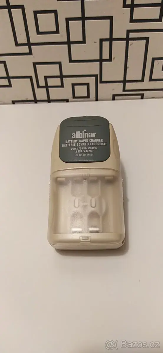 Nabíječka baterií Albinar PC-51EU