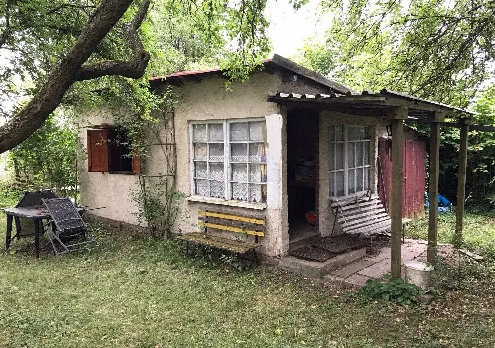 Praha 5-Velká Chuchle, chata s pozemkem k pronájmu