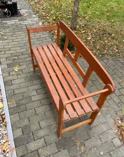 Dřevěná zahradní lavička pro dva