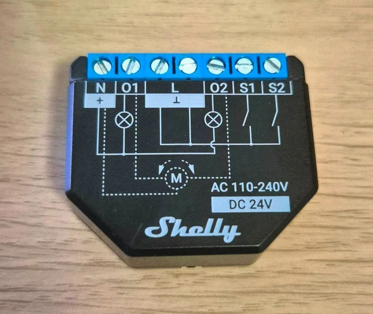 Chytrý dvojitý spínač Shelly Plus 2PM relé