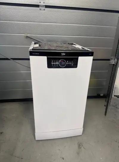 Beko úzká moderní myčka 45cm, 3 koše