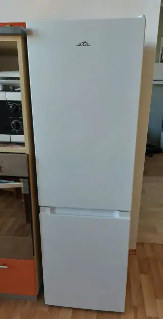 lednice s mrazákem ETA k dispozici ihned