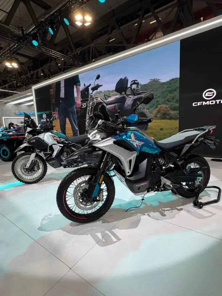 CFMOTO 1000MT-X + ZDARMA SPORTOVNÍ SÁNÍ A VZDUCHOVÝ FILTR