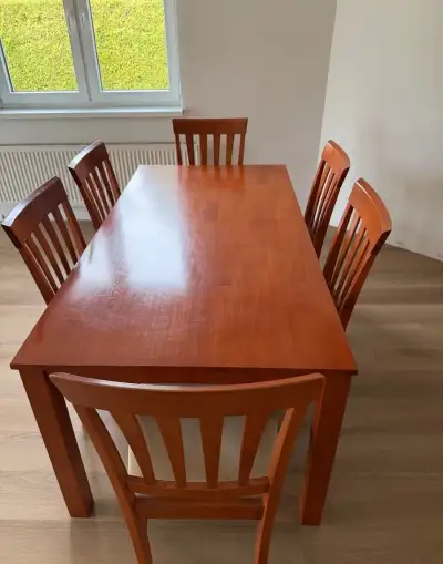 Jídelní stůl a židle