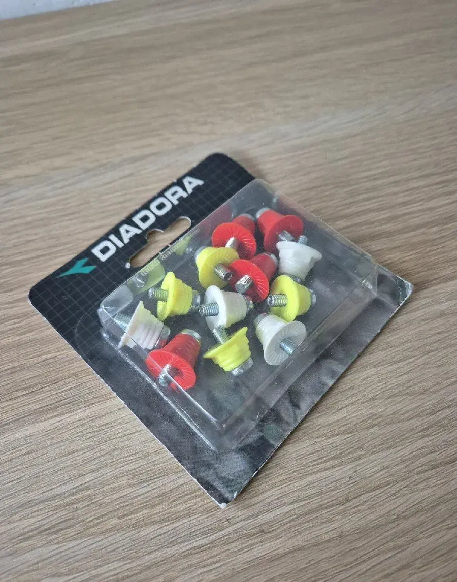 Náhradní kolíky do kopaček Diadora, Nike, Puma nové 13/15 mm