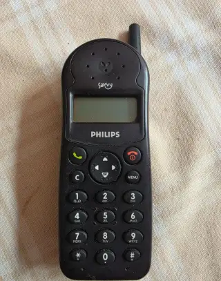 Mobilní tlačítkový telefon Philips Savvy