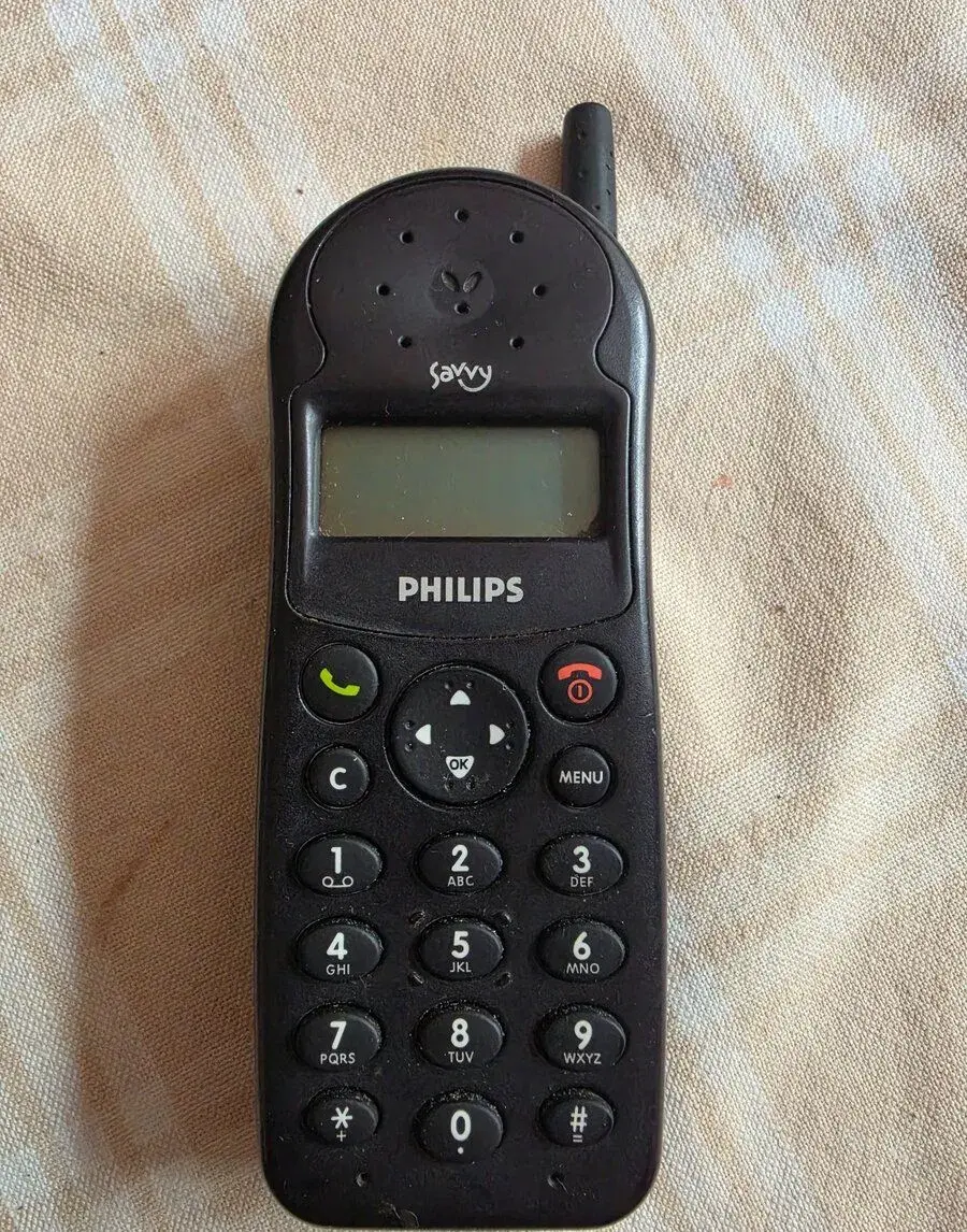 Mobilní tlačítkový telefon Philips Savvy