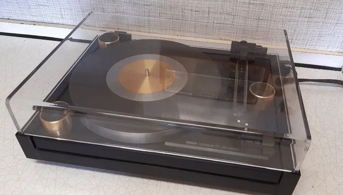 Gramofon YAMAHA PF-1000