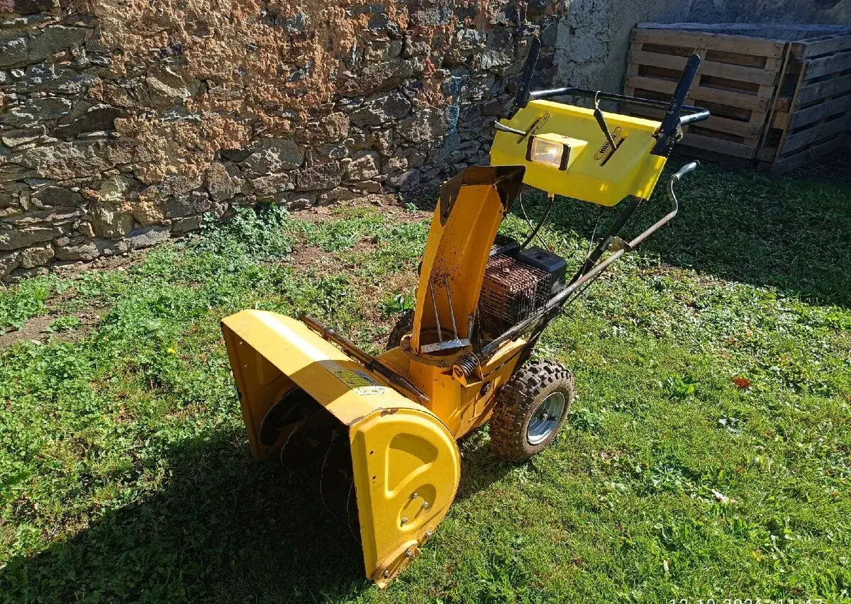 Benzínová sněhová fréza s pojezdem LONCIN 5,5 HP