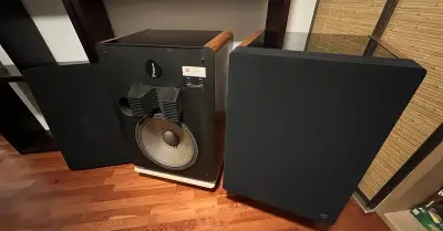 JBL L300