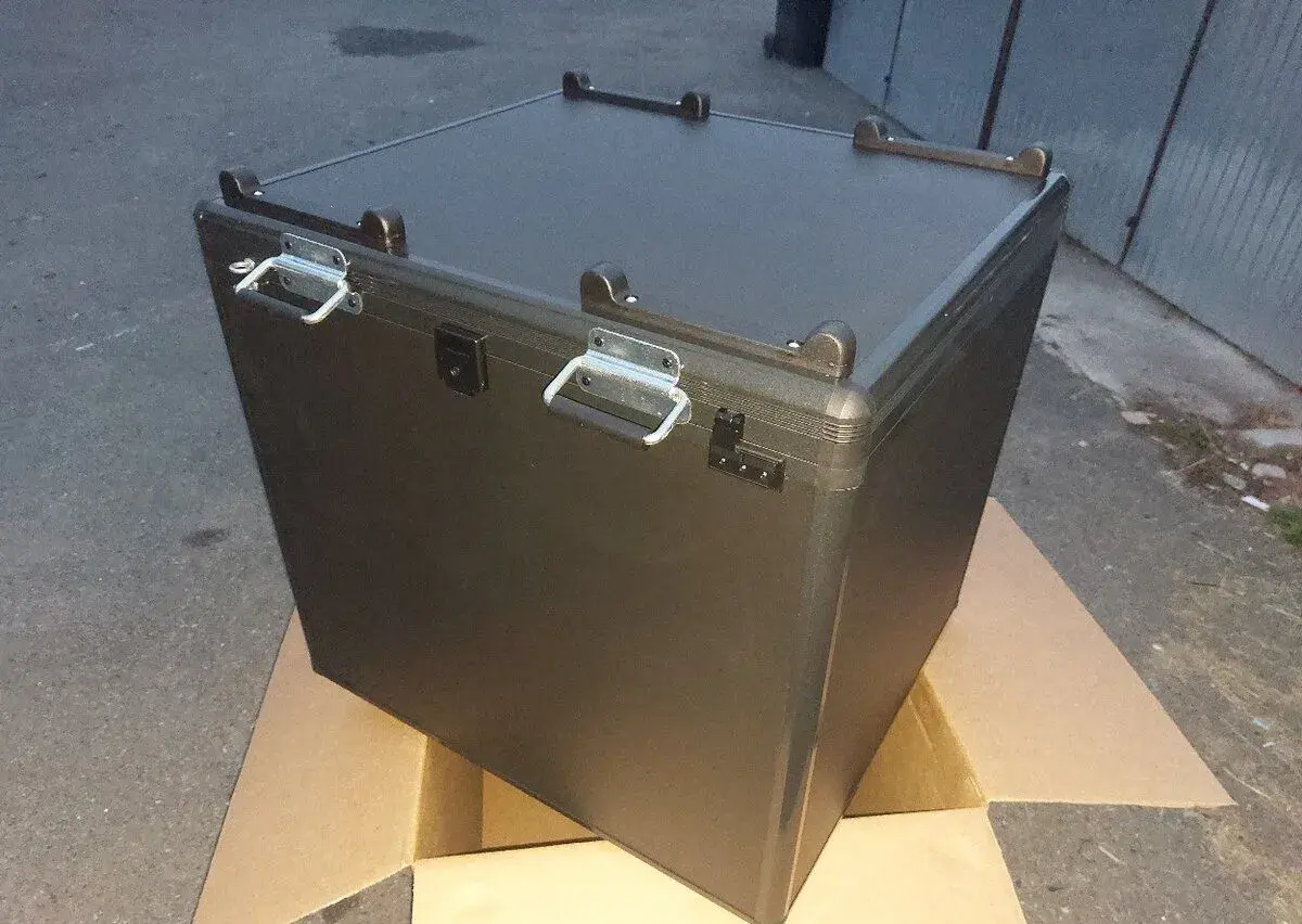 Transportní armádní boxy, bedny na techniku, stěhování atd.