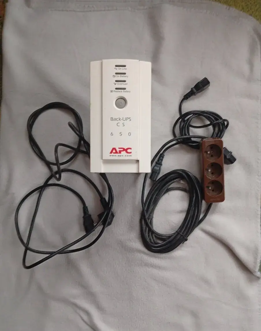 Záložní zdroj Back UPC 650 CS
