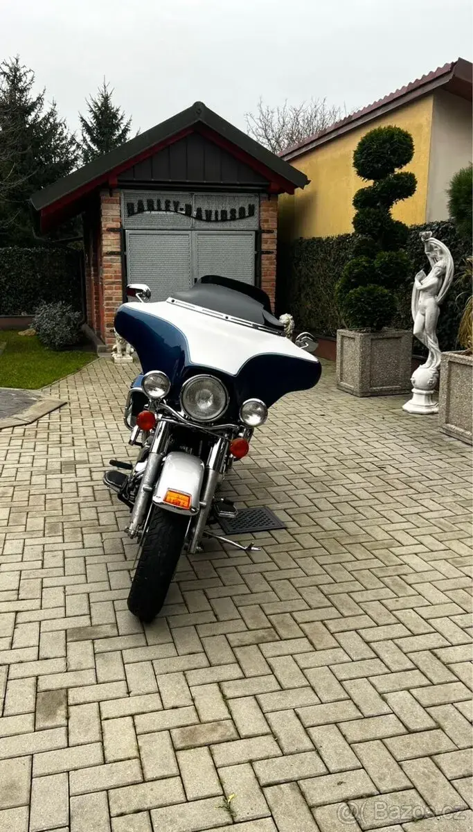 Harley - Davidson, modrá Electra Glide Classic 88´ inch.