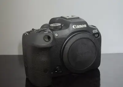 Canon EOS R7