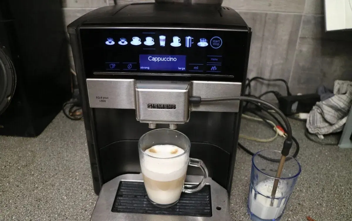 KÁVOVAR Siemens EQ.6 plus s800