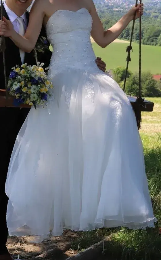 Svatební šaty
