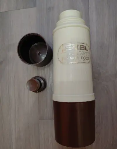 Funkčí retro termoska