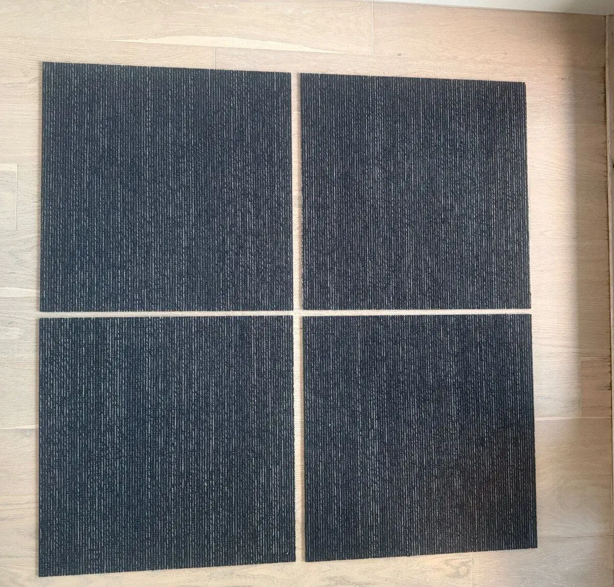 Zátěžové koberce Desso 50x50 cm, 17m2