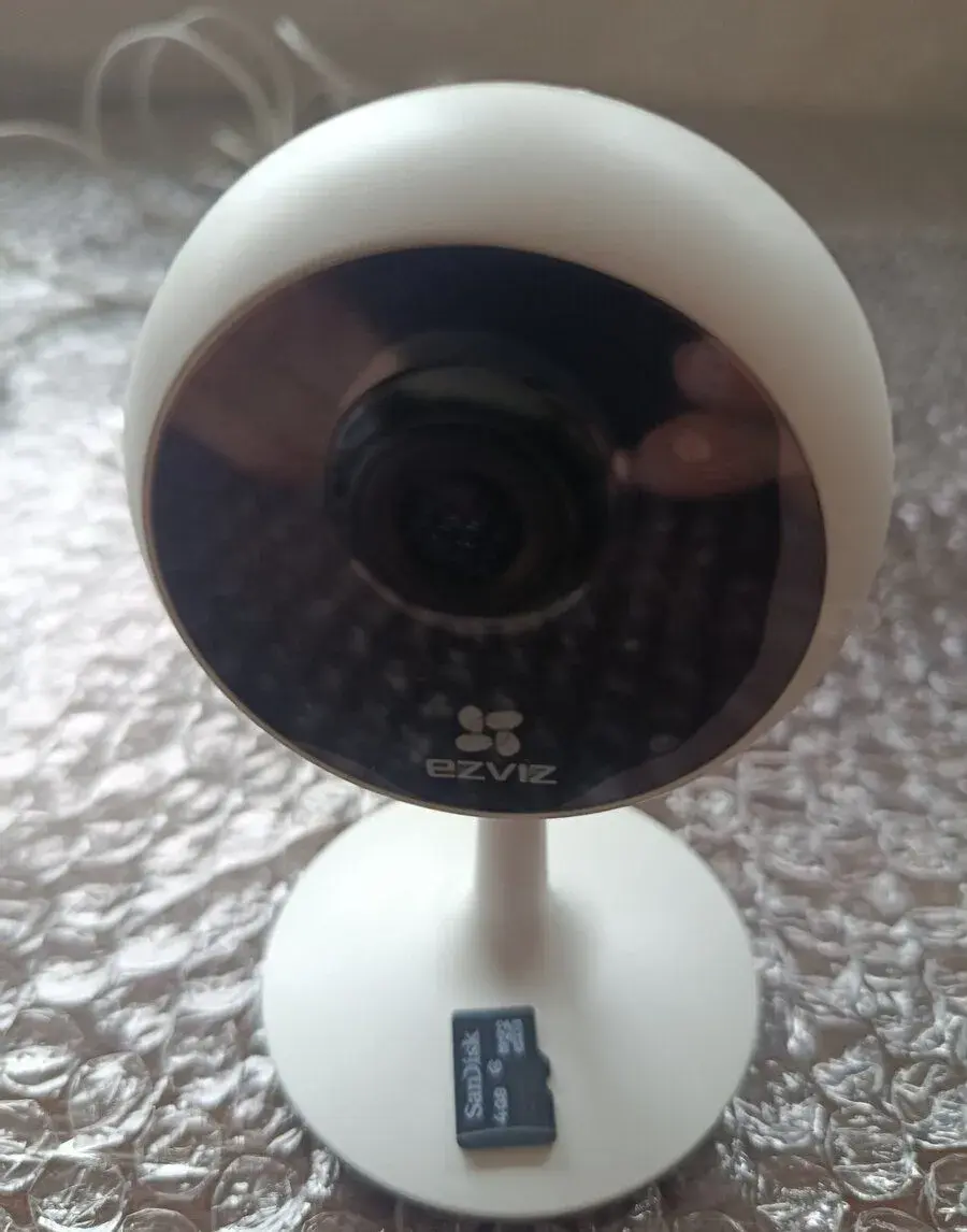 Honeywell Lyric C1 Wi-Fi kamera + Ezviz C1C IP kamera